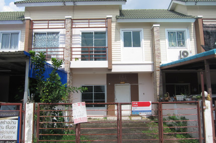 ทาวน์เฮ้าส์ 2 ชั้น หมู่บ้านสิรภัทร 4