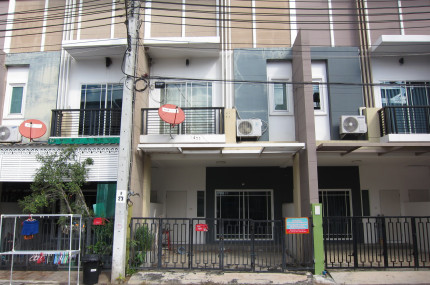 ทาวน์เฮ้าส์ 2 ชั้น หมู่บ้านพิบูลย์โฮมทาวน์ บางบัวทอง –ราชพฤกษ์