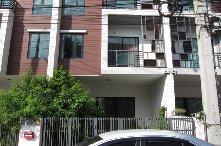ทาวน์เฮ้าส์ 3 ชั้น โครงการไอฟิลด์ บางนา