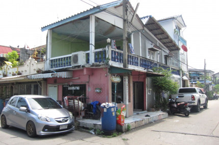 หมู่บ้านภูมิใจนิเวศน์ ถนนสุขสวัสดิ์